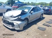 ✅ 2025 Toyota Camry LE • VIN: 4T1DBADK3SU002393 • Lot: 42408793. Wystawiony na IAAI z przebiegiem 12 042 mil. Bezpłatny archiwum sprzedaży aukcyjnych z USA i szczegółowy raport historii pojazdu na DreamBid. Zdjęcie 2.