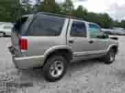 2001 Chevrolet Blazer LT z VIN 1GNCS13W512145867, wystawiony jako Copart lot #71829304 z przebiegiem 358 800 mil mil oraz Szkoda całkowita • Salvage title. Historia ofert i sprzedaży dostępna na DreamBid. Obrazek 3.
