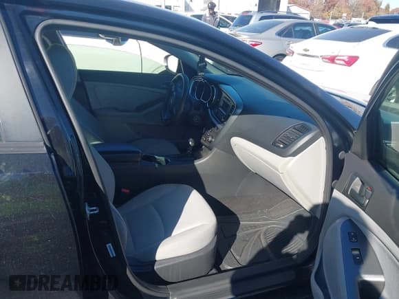 ✅ 2015 Kia Optima LX • VIN: 5XXGM4A74FG366900 • Lot: 43727740. Wystawiony na IAAI z przebiegiem 282 180 mil. Bezpłatny archiwum sprzedaży aukcyjnych z USA i szczegółowy raport historii pojazdu na DreamBid. Zdjęcie 5.