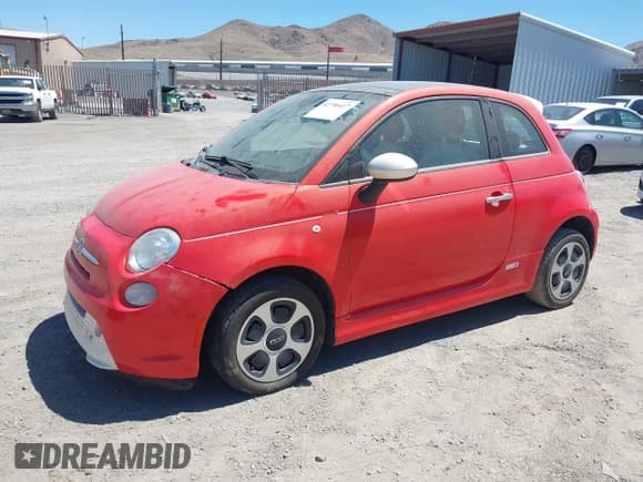 ✅ 2014 FIAT 500e • VIN: 3C3CFFGE7ET225188 • Lot: 42773711. Wystawiony na IAAI z przebiegiem 47 581 mil. Bezpłatny archiwum sprzedaży aukcyjnych z USA i szczegółowy raport historii pojazdu na DreamBid. Zdjęcie 2.