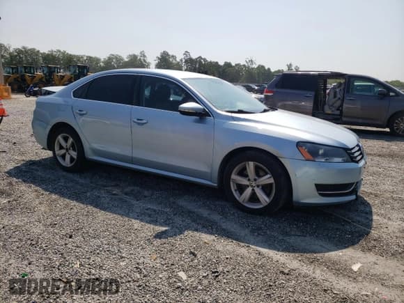 ✅ 2012 Volkswagen Passat SE • VIN: 1VWBP7A32CC040974 • Lot: 62187035. Listed on Copart with 217,728 mi. Free auction sales archive from the USA and detailed vehicle history report at DreamBid. Image 4.