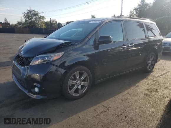 ✅ 2017 Toyota Sienna SE • VIN: 5TDXZ3DC1HS852361 • Lot: 89736375. Wystawiony na Copart z przebiegiem 76 982 mil. Bezpłatny archiwum sprzedaży aukcyjnych z USA i szczegółowy raport historii pojazdu na DreamBid. Zdjęcie 1.