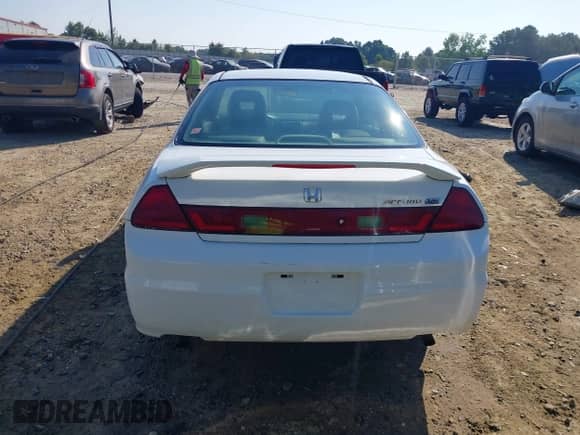 2001 Honda Accord EX с VIN 1HGCG22581A016294, выставлен на аукционе IAAI как лот 42651031 с пробегом 167 045 миль миль и . История ставок и продаж доступна на DreamBid. Изображение 17.