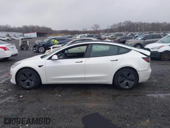 ✅ 2021 Tesla Model 3 Long Range • VIN: 5YJ3E1EB8MF032863 • Lot: 43725656. Wystawiony na IAAI z przebiegiem 36 062 mil. Bezpłatny archiwum sprzedaży aukcyjnych z USA i szczegółowy raport historii pojazdu na DreamBid. Zdjęcie 14.