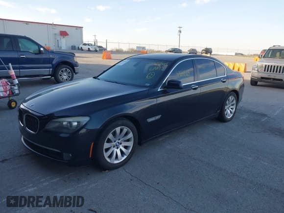 ✅ 2011 BMW 7 Series 750i xDrive • VIN: WBAKC6C50BC394611 • Лот: 43691569. Опубликован ранее на IAAI с пробегом 121 362 миль. Бесплатный доступ к архиву аукционных продаж из США и подробный отчёт об истории автомобиля на DreamBid. Изображение 2.