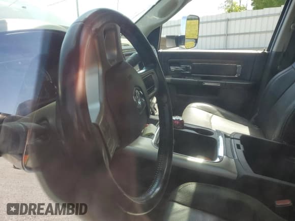 ✅ 2018 Ram 3500 Laramie • VIN: 3C63RRML4JG229460 • Lot: 53106035. Wystawiony na Copart z przebiegiem Nie podano. Bezpłatny archiwum sprzedaży aukcyjnych z USA i szczegółowy raport historii pojazdu na DreamBid. Zdjęcie 9.