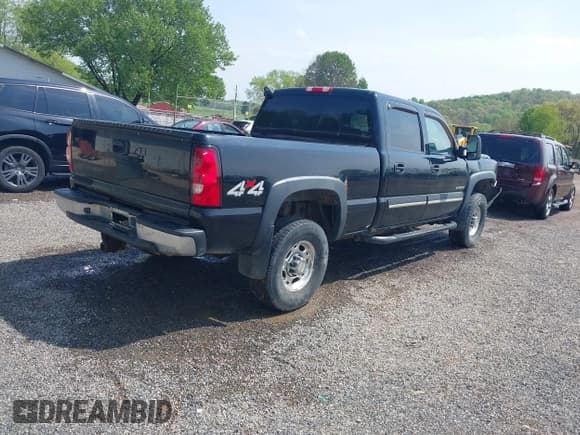 ✅ 2005 Chevrolet Silverado 2500HD LS • VIN: 1GCHK23UX5F857938 • Lot: 42169810. Wystawiony na IAAI z przebiegiem 212 327 mil. Bezpłatny archiwum sprzedaży aukcyjnych z USA i szczegółowy raport historii pojazdu na DreamBid. Zdjęcie 4.
