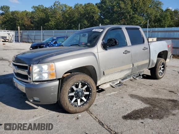 ✅ 2007 Chevrolet Silverado 1500 1LT • VIN: 2GCEK13M571642488 • Lot: 86233665. Listed on Copart with 177,690 mi. Free auction sales archive from the USA and detailed vehicle history report at DreamBid. Image 1.