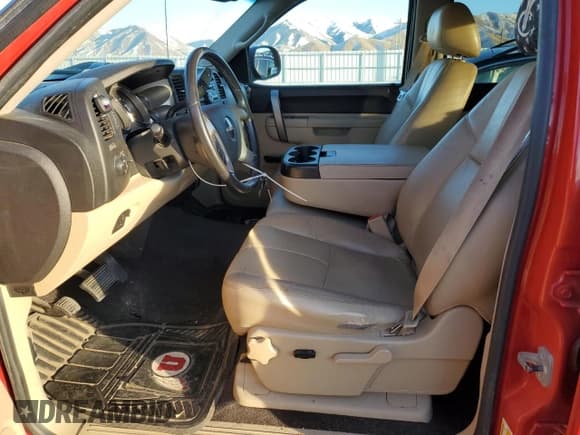 ✅ 2010 GMC Sierra 1500 • VIN: 3GTXKVE21AG256015 • Lot: 81150644. Wystawiony na Copart z przebiegiem 209 411 mil. Bezpłatny archiwum sprzedaży aukcyjnych z USA i szczegółowy raport historii pojazdu na DreamBid. Zdjęcie 7.