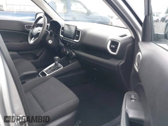 2021 Hyundai Venue SE z VIN KMHRB8A3XMU100531, wystawiony jako IAAI lot #41777510 z przebiegiem 34 557 mil mil oraz . Historia ofert i sprzedaży dostępna na DreamBid. Obrazek 5.