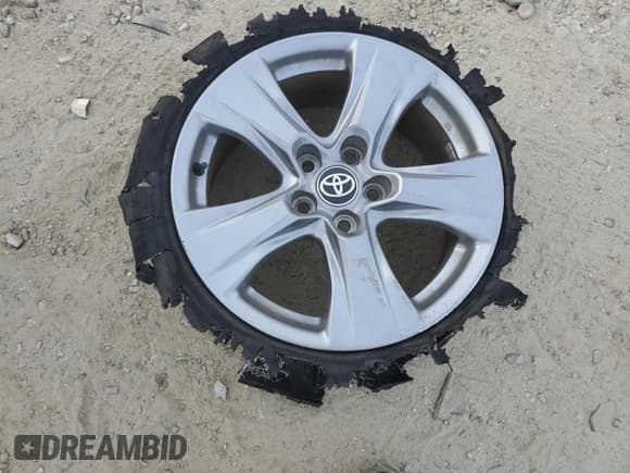 ✅ 2022 Toyota RAV4 Hybrid XLE • VIN: 4T3RWRFV2NU050401 • Lot: 81446325. Wystawiony na Copart z przebiegiem 107 537 mil. Bezpłatny archiwum sprzedaży aukcyjnych z USA i szczegółowy raport historii pojazdu na DreamBid. Zdjęcie 13.