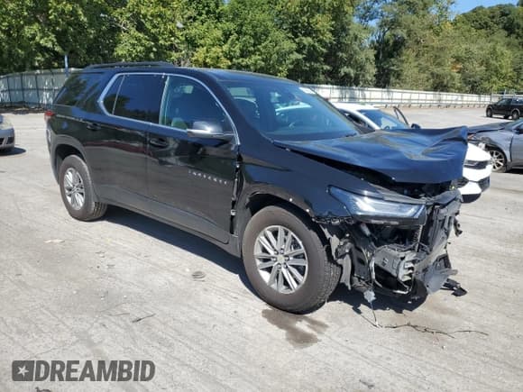 ✅ 2022 Chevrolet Traverse LT • VIN: 1GNEVHKW7NJ111323 • Lot: 69982894. Wystawiony na Copart z przebiegiem 56 841 mil. Bezpłatny archiwum sprzedaży aukcyjnych z USA i szczegółowy raport historii pojazdu na DreamBid. Zdjęcie 4.