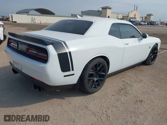 2015 Dodge Challenger R/T Scat Pack z VIN 2C3CDZFJ6FH757466, wystawiony jako IAAI lot #43039796 z przebiegiem 120 512 mil mil oraz . Historia ofert i sprzedaży dostępna na DreamBid. Obrazek 4.