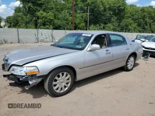 ✅ 2011 Lincoln Town Car Signature Limited • VIN: 2LNBL8CV2BX759514 • Lot: 71026445. Listed on Copart with 138,818 mi. Free auction sales archive from the USA and detailed vehicle history report at DreamBid. Image 1.