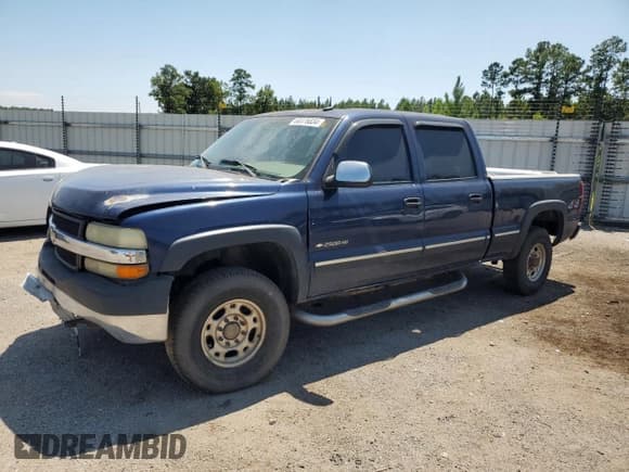✅ 2002 Chevrolet Silverado 2500HD LT • VIN: 1GCHK23U72F217178 • Lot: 68378834. Wystawiony na Copart z przebiegiem 327 008 mil. Bezpłatny archiwum sprzedaży aukcyjnych z USA i szczegółowy raport historii pojazdu na DreamBid. Zdjęcie 1.