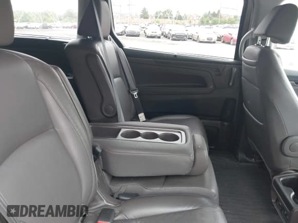 ✅ 2018 Honda Odyssey Elite • VIN: 5FNRL6H97JB025422 • Lot: 42352974. Wystawiony na IAAI z przebiegiem 71 724 mil. Bezpłatny archiwum sprzedaży aukcyjnych z USA i szczegółowy raport historii pojazdu na DreamBid. Zdjęcie 8.