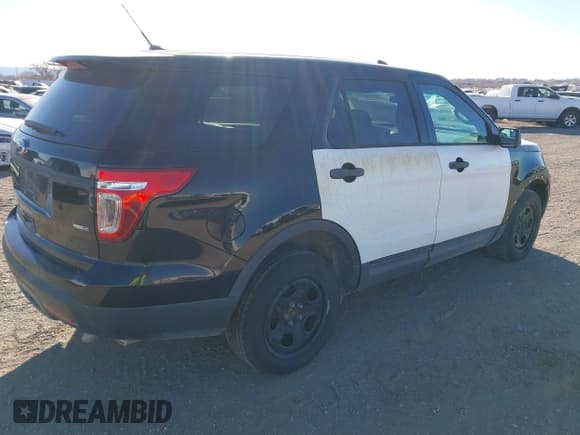 ✅ 2014 Ford Police Interceptor Utility • VIN: 1FM5K8AR6EGA33655 • Lot: 41557993. Wystawiony na IAAI z przebiegiem 79 131 mil. Bezpłatny archiwum sprzedaży aukcyjnych z USA i szczegółowy raport historii pojazdu na DreamBid. Zdjęcie 4.