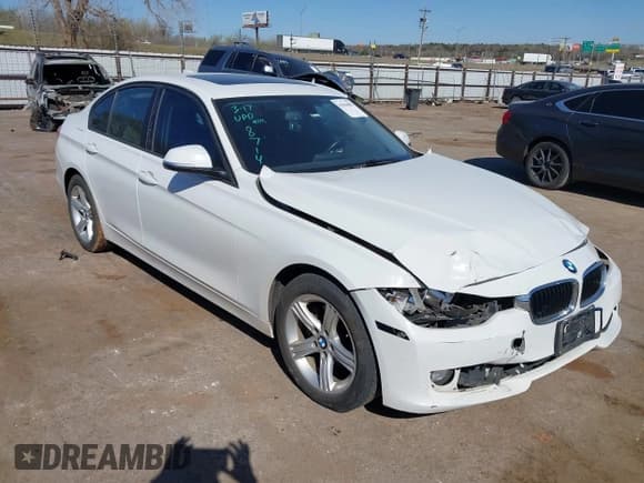 ✅ 2013 BMW 3 Series 328i • VIN: WBA3A5G52DNP18714 • Lot: 41844082. Wystawiony na IAAI z przebiegiem 104 867 mil. Bezpłatny archiwum sprzedaży aukcyjnych z USA i szczegółowy raport historii pojazdu na DreamBid. Zdjęcie 1.