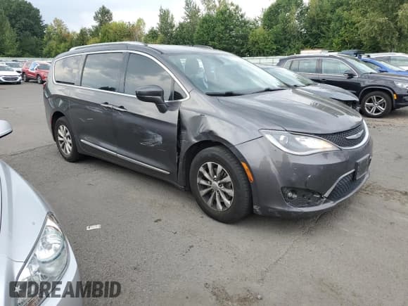 ✅ 2018 Chrysler Pacifica Touring L • VIN: 2C4RC1BG9JR124516 • Лот: 71738455. Опубликован ранее на Copart с пробегом 168 762 миль. Бесплатный доступ к архиву аукционных продаж из США и подробный отчёт об истории автомобиля на DreamBid. Изображение 4.