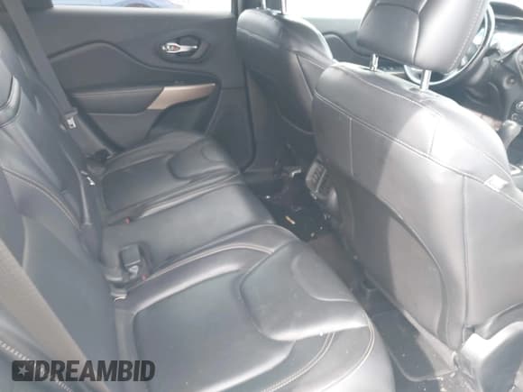 ✅ 2018 Jeep Cherokee Limited • VIN: 1C4PJLDB0JD531623 • Lot: 43121992. Wystawiony na IAAI z przebiegiem Nie podano. Bezpłatny archiwum sprzedaży aukcyjnych z USA i szczegółowy raport historii pojazdu na DreamBid. Zdjęcie 8.