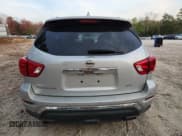 ✅ 2019 Nissan Pathfinder SL • VIN: 5N1DR2MN6KC618039 • Лот: 92202655. Опубликован ранее на Copart с пробегом 122 052 миль. Бесплатный доступ к архиву аукционных продаж из США и подробный отчёт об истории автомобиля на DreamBid. Изображение 6.