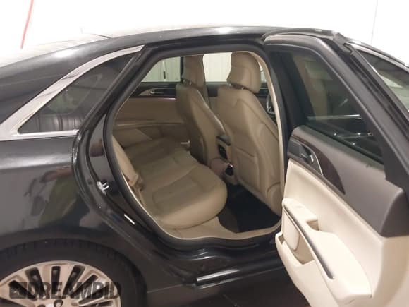 ✅ 2013 Lincoln MKZ • VIN: 3LN6L2GK8DR828657 • Lot: 42973773. Listed on IAAI with 108,102 mi. Free auction sales archive from the USA and detailed vehicle history report at DreamBid. Image 8.