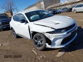 2024 Dodge Hornet GT z VIN ZACNDFAN4R3A39440, wystawiony jako IAAI lot #41624840 z przebiegiem 12 889 mil mil oraz . Historia ofert i sprzedaży dostępna na DreamBid. Obrazek 1.