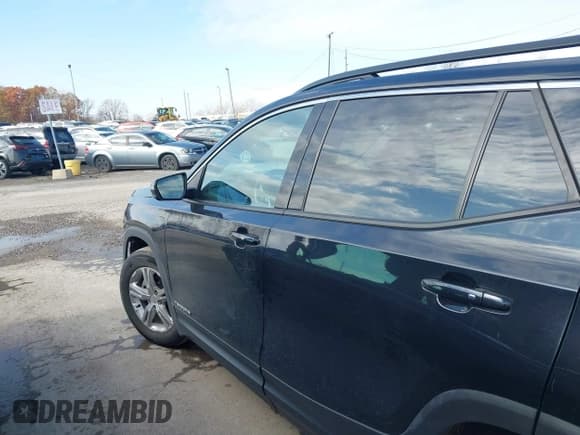 ✅ 2020 GMC Terrain SLE • VIN: 3GKALMEV2LL305888 • Lot: 43649924. Wystawiony na IAAI z przebiegiem 63 740 mil. Bezpłatny archiwum sprzedaży aukcyjnych z USA i szczegółowy raport historii pojazdu na DreamBid. Zdjęcie 15.