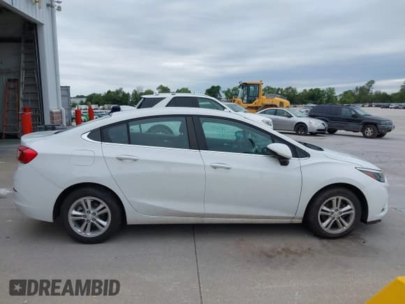 ✅ 2017 Chevrolet Cruze LT • VIN: 1G1BE5SM5H7189702 • Lot: 43065609. Listed on IAAI with 154,999 mi. Free auction sales archive from the USA and detailed vehicle history report at DreamBid. Image 13.