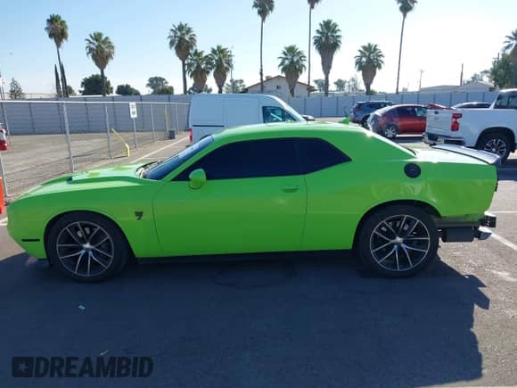 2015 Dodge Challenger R/T Scat Pack z VIN 2C3CDZFJ5FH714253, wystawiony jako IAAI lot #43095087 z przebiegiem 141 196 mil mil oraz . Historia ofert i sprzedaży dostępna na DreamBid. Obrazek 15.