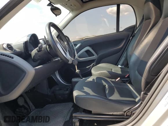 ✅ 2011 Smart fortwo Pure • VIN: WMEEJ3BA6BK449704 • Lot: 69454434. Listed on Copart with 23,581 mi. Free auction sales archive from the USA and detailed vehicle history report at DreamBid. Image 7.