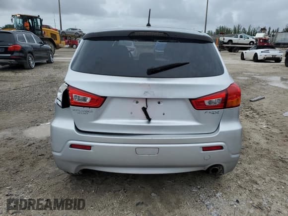 ✅ 2011 Mitsubishi Outlander SE • VIN: JA4AP4AU0BZ020573 • Lot: 86147075. Wystawiony na Copart z przebiegiem 135 668 mil. Bezpłatny archiwum sprzedaży aukcyjnych z USA i szczegółowy raport historii pojazdu na DreamBid. Zdjęcie 6.