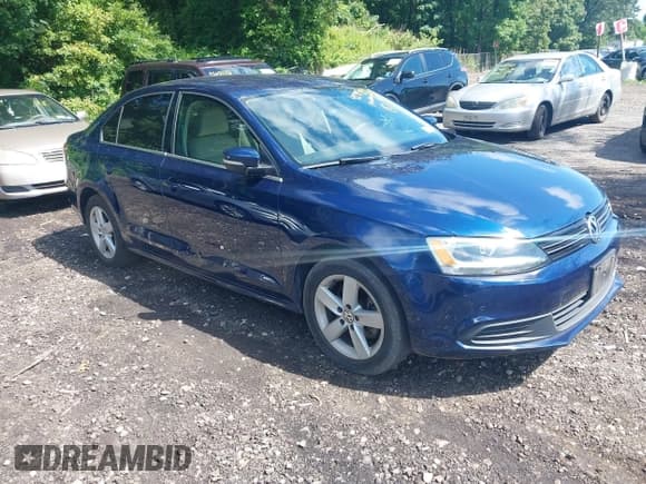 ✅ 2014 Volkswagen Jetta TDI w/Premium/Nav • VIN: 3VWLL7AJ3EM232789 • Lot: 42737539. Listed on IAAI with 60,263 mi. Free auction sales archive from the USA and detailed vehicle history report at DreamBid. Image 1.