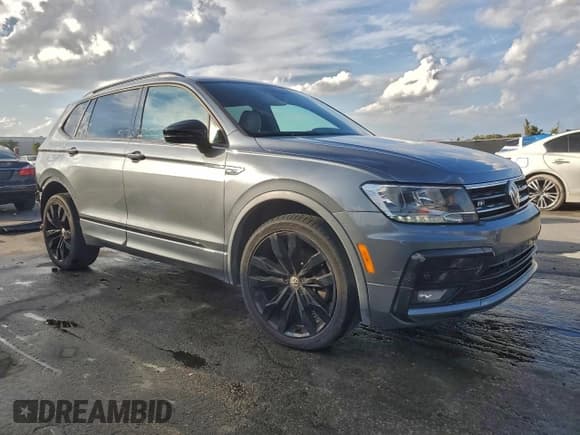 ✅ 2020 Volkswagen Tiguan SE • VIN: 3VV3B7AX1LM180460 • Lot: 94159735. Wystawiony na Copart z przebiegiem 65 431 mil. Bezpłatny archiwum sprzedaży aukcyjnych z USA i szczegółowy raport historii pojazdu na DreamBid. Zdjęcie 4.