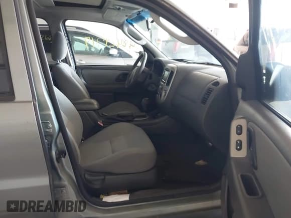 ✅ 2006 Ford Escape XLT • VIN: 1FMCU93166KB17679 • Lot: 42429717. Wystawiony na IAAI z przebiegiem 201 430 mil. Bezpłatny archiwum sprzedaży aukcyjnych z USA i szczegółowy raport historii pojazdu na DreamBid. Zdjęcie 5.