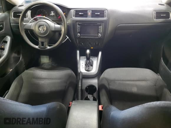 ✅ 2014 Volkswagen Jetta S • VIN: 3VW2K7AJ5EM384507 • Lot: 90320925. Wystawiony na Copart z przebiegiem 115 240 mil. Bezpłatny archiwum sprzedaży aukcyjnych z USA i szczegółowy raport historii pojazdu na DreamBid. Zdjęcie 8.