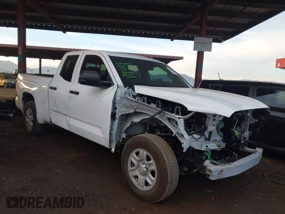 ✅ 2025 Toyota Tundra SR • VIN: 5TFKB5AA1SX048933 • Lot: 43684190. Listed on IAAI with 9,895 mi. Free auction sales archive from the USA and detailed vehicle history report at DreamBid. Image 1.