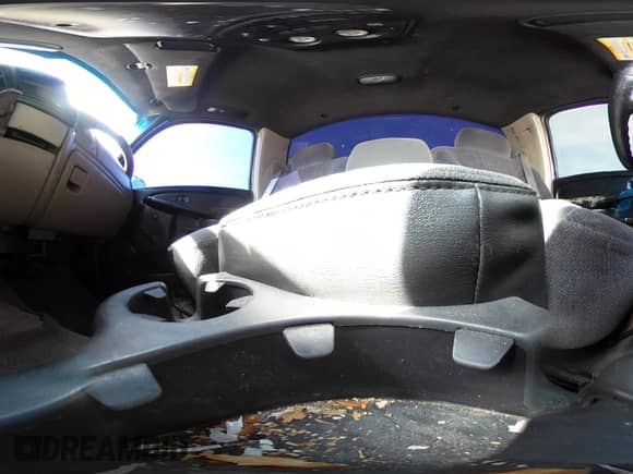 2002 Chevrolet Silverado 1500 LS z VIN 1GCEK14V12Z277928, wystawiony jako IAAI lot #42049150 z przebiegiem 198 414 mil mil oraz . Historia ofert i sprzedaży dostępna na DreamBid. Obrazek 18.