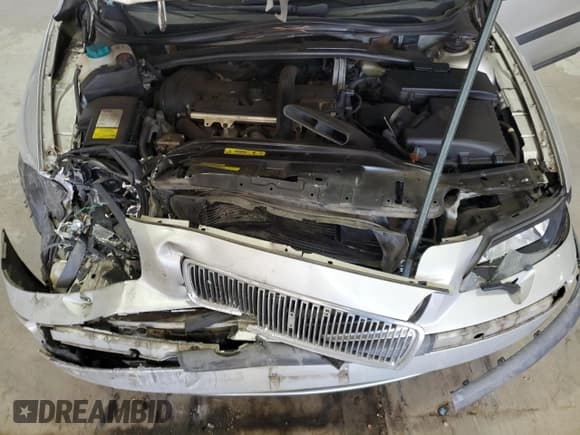 ✅ 2004 Volvo V70 • VIN: YV1SW59VX42427080 • Lot: 48923415. Wystawiony na Copart z przebiegiem 180 212 mil. Bezpłatny archiwum sprzedaży aukcyjnych z USA i szczegółowy raport historii pojazdu na DreamBid. Zdjęcie 11.