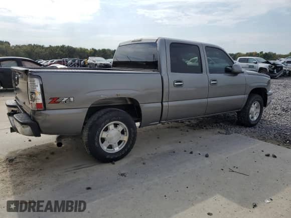 ✅ 2006 Chevrolet Silverado 1500 LT1 • VIN: 2GCEK13ZX61281947 • Lot: 86431175. Wystawiony na Copart z przebiegiem 230 506 mil mil. Skorzystaj z bezpłatnego archiwum sprzedaży aukcyjnych z USA i zobacz szczegółowy raport historii pojazdu na DreamBid. Zdjęcie 3.