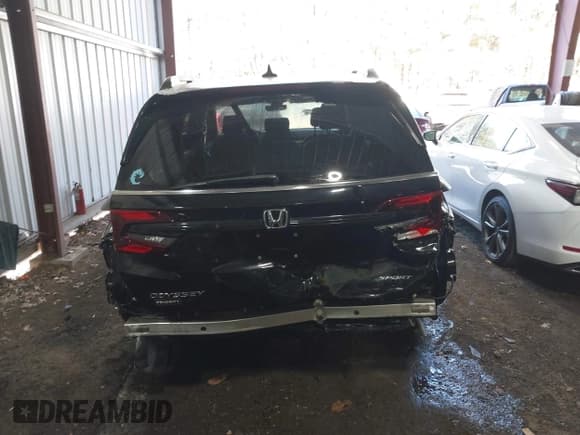 ✅ 2024 Honda Odyssey Sport • VIN: 5FNRL6H73RB041028 • Lot: 43687068. Listed on IAAI with 25,324 mi. Free auction sales archive from the USA and detailed vehicle history report at DreamBid. Image 17.