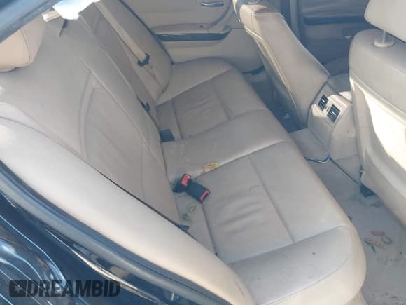 ✅ 2011 BMW 3 Series 328i • VIN: WBAPH5G59BNM75347 • Lot: 43593964. Wystawiony na IAAI z przebiegiem 154 226 mil. Bezpłatny archiwum sprzedaży aukcyjnych z USA i szczegółowy raport historii pojazdu na DreamBid. Zdjęcie 8.