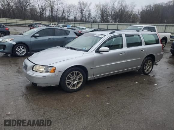 ✅ 2006 Volvo V70 2.4L • VIN: YV1SW612062556973 • Lot: 52235015. Wystawiony na Copart z przebiegiem 114 431 mil. Bezpłatny archiwum sprzedaży aukcyjnych z USA i szczegółowy raport historii pojazdu na DreamBid. Zdjęcie 1.