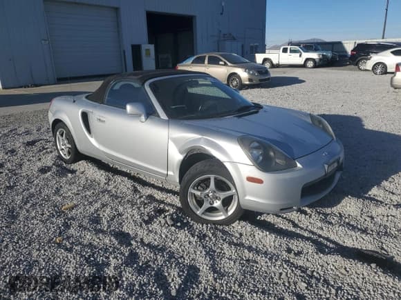 ✅ 2001 Toyota MR2 • VIN: JTDFR320710037319 • Лот: 83427794. Опубликован ранее на Copart с пробегом 250 713 миль. Бесплатный доступ к архиву аукционных продаж из США и подробный отчёт об истории автомобиля на DreamBid. Изображение 4.