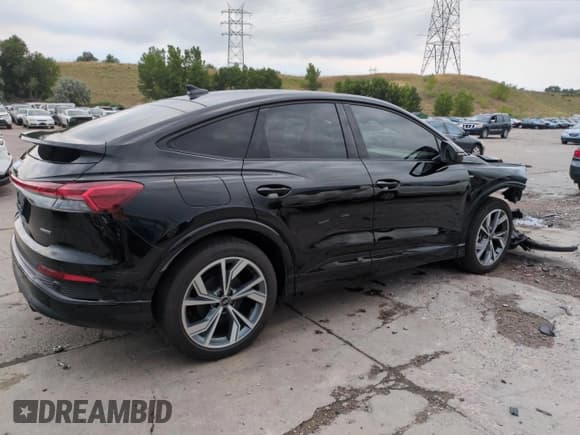✅ 2024 Audi Q4 e-tron Sportback Premium Plus • VIN: WA13UBFZXRP070879 • Лот: 65072555. Опубликован ранее на Copart с пробегом 8 571 миль. Бесплатный доступ к архиву аукционных продаж из США и подробный отчёт об истории автомобиля на DreamBid. Изображение 3.
