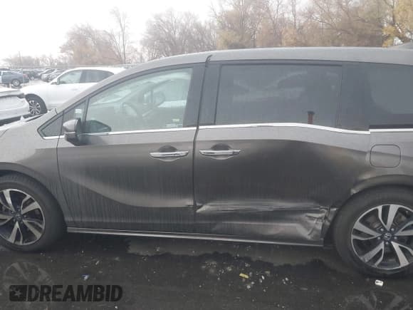 ✅ 2018 Honda Odyssey Elite • VIN: 5FNRL6H90JB059167 • Lot: 43741041. Listed on IAAI with 100,118 mi. Free auction sales archive from the USA and detailed vehicle history report at DreamBid. Image 14.