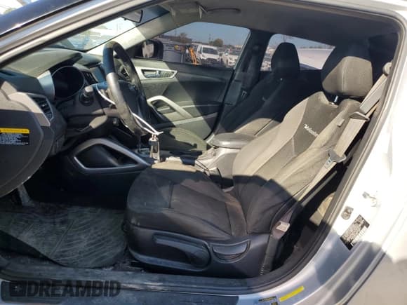 ✅ 2017 Hyundai Veloster • VIN: KMHTC6ADXHU306082 • Лот: 75651444. Опубликован ранее на Copart с пробегом 145 959 миль. Бесплатный доступ к архиву аукционных продаж из США и подробный отчёт об истории автомобиля на DreamBid. Изображение 7.