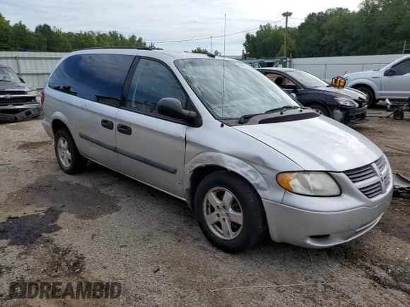 2005 Dodge Caravan SE с VIN 1D4GP24R95B291661, выставлен на аукционе Copart как лот 68645944 с пробегом 197 096 миль миль и Списание • Salvage title. История ставок и продаж доступна на DreamBid. Изображение 4.