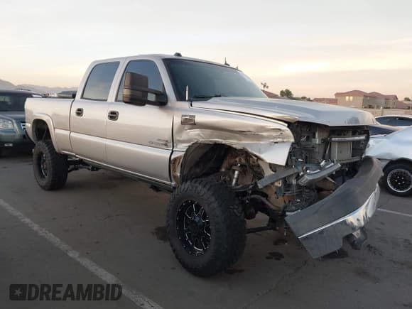 ✅ 2005 Chevrolet Silverado 2500HD Work Truck • VIN: 1GCHK23235F814332 • Lot: 43574421. Wystawiony na IAAI z przebiegiem 196 560 mil. Bezpłatny archiwum sprzedaży aukcyjnych z USA i szczegółowy raport historii pojazdu na DreamBid. Zdjęcie 1.