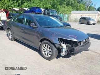 ✅ 2015 Volkswagen Passat S • VIN: 1VWAT7A31FC080393 • Lot: 42341229. Wystawiony na IAAI z przebiegiem 176 507 mil. Bezpłatny archiwum sprzedaży aukcyjnych z USA i szczegółowy raport historii pojazdu na DreamBid. Zdjęcie 1.